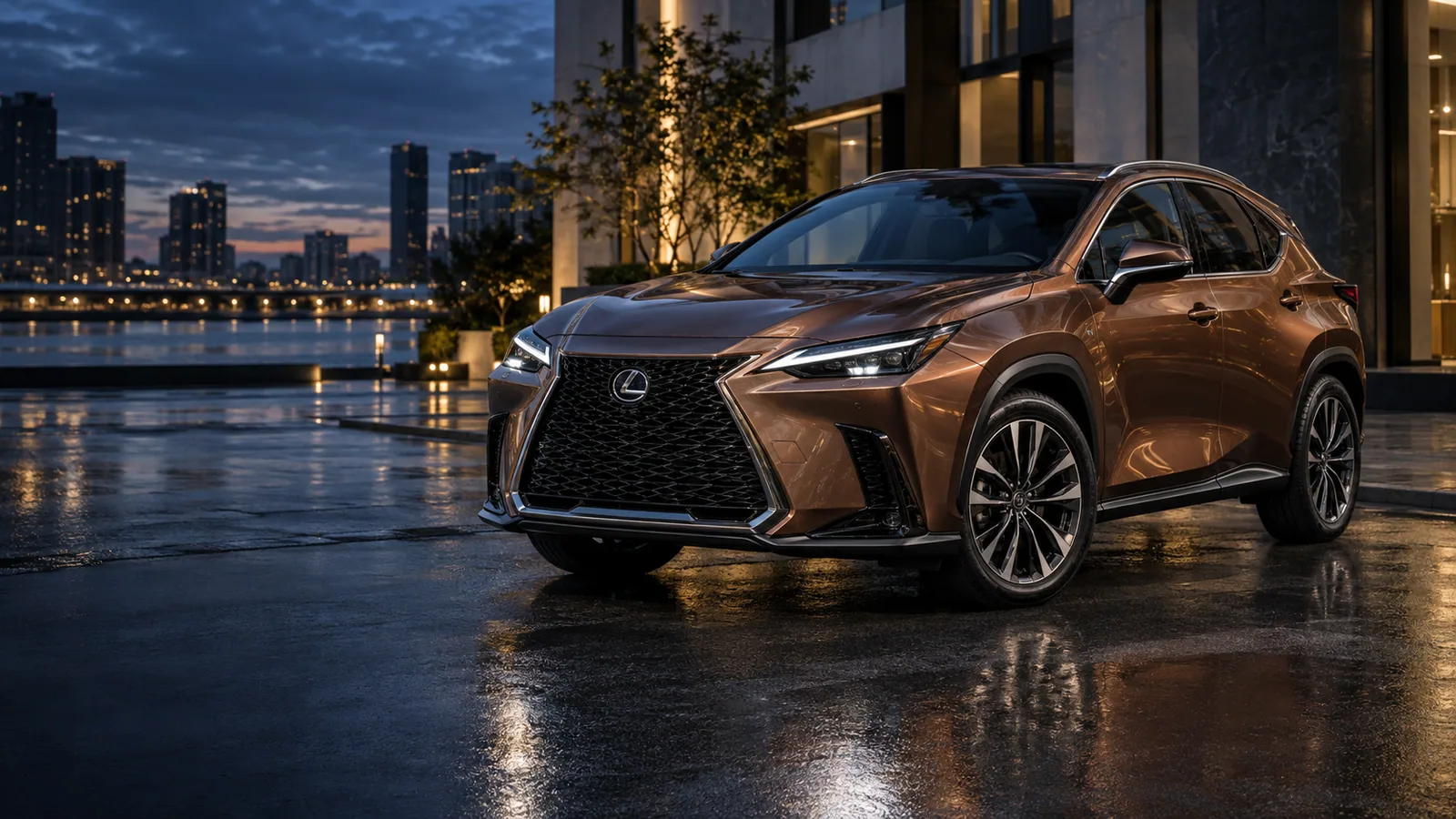 Recreación editorial del nuevo Lexus NX color cobre frente a una arquitectura urbana al anochecer